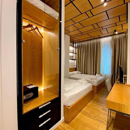 Crown Boutique Hotel ドゥラス エクステリア 写真