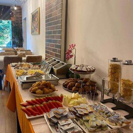 Crown Boutique Hotel ドゥラス エクステリア 写真