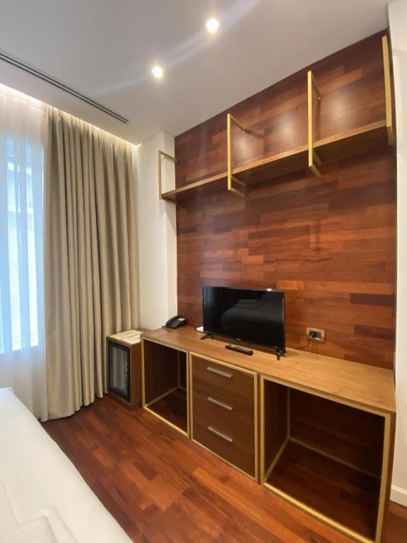 Crown Boutique Hotel ドゥラス エクステリア 写真