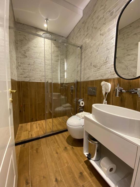 Crown Boutique Hotel ドゥラス エクステリア 写真