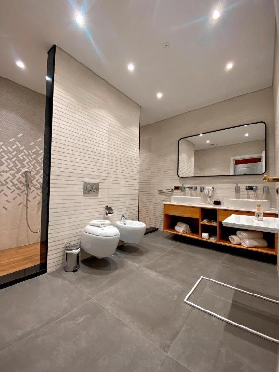 Crown Boutique Hotel ドゥラス エクステリア 写真