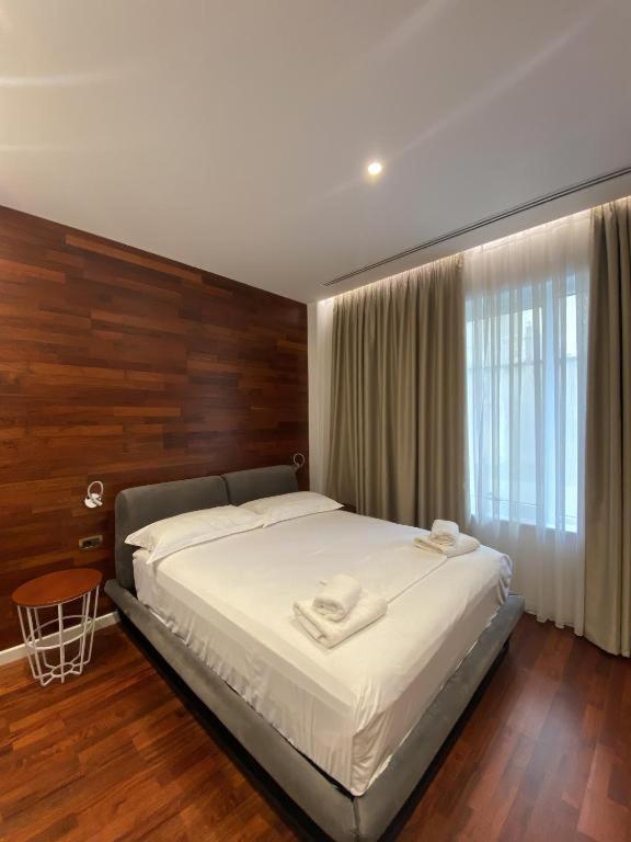 Crown Boutique Hotel ドゥラス エクステリア 写真