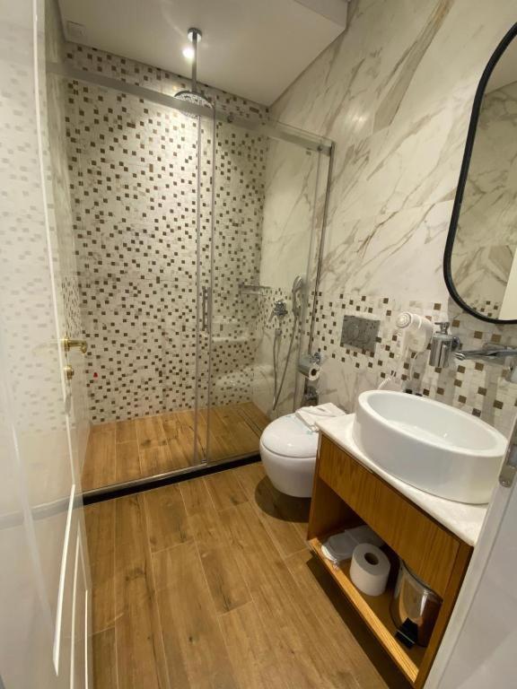 Crown Boutique Hotel ドゥラス エクステリア 写真