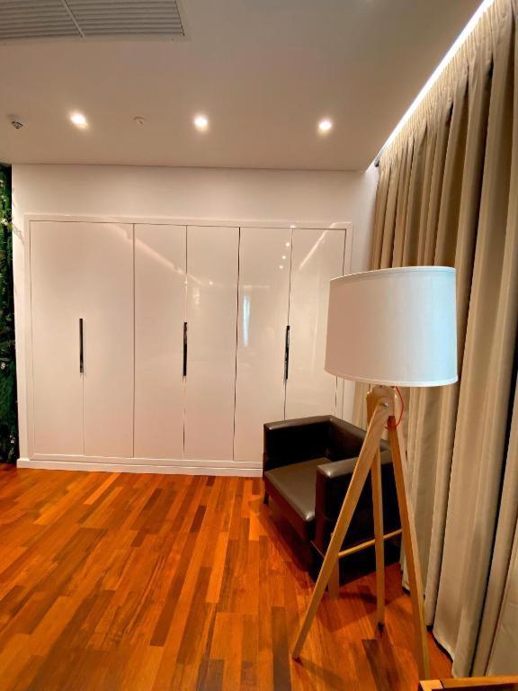 Crown Boutique Hotel ドゥラス エクステリア 写真