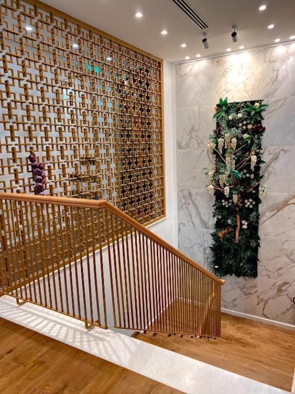 Crown Boutique Hotel ドゥラス エクステリア 写真