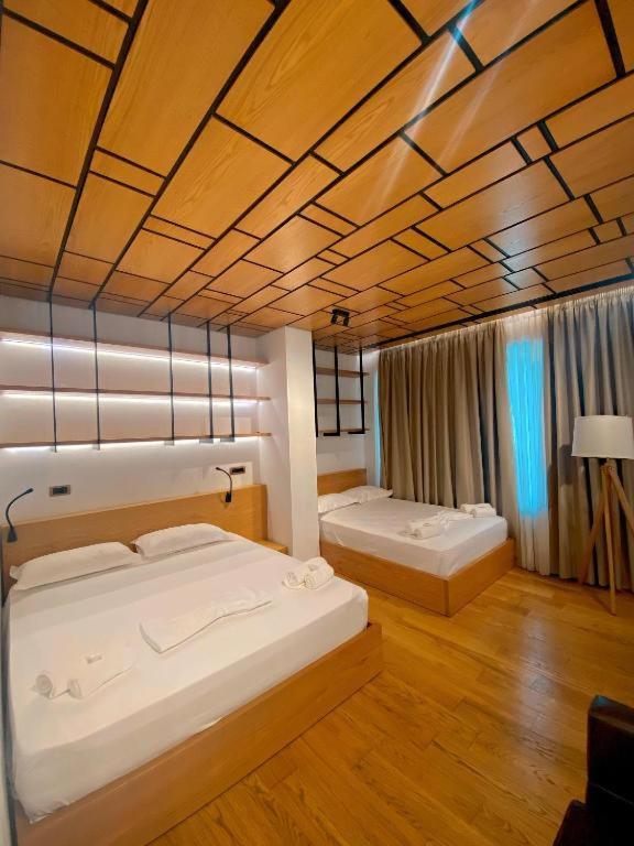 Crown Boutique Hotel ドゥラス エクステリア 写真