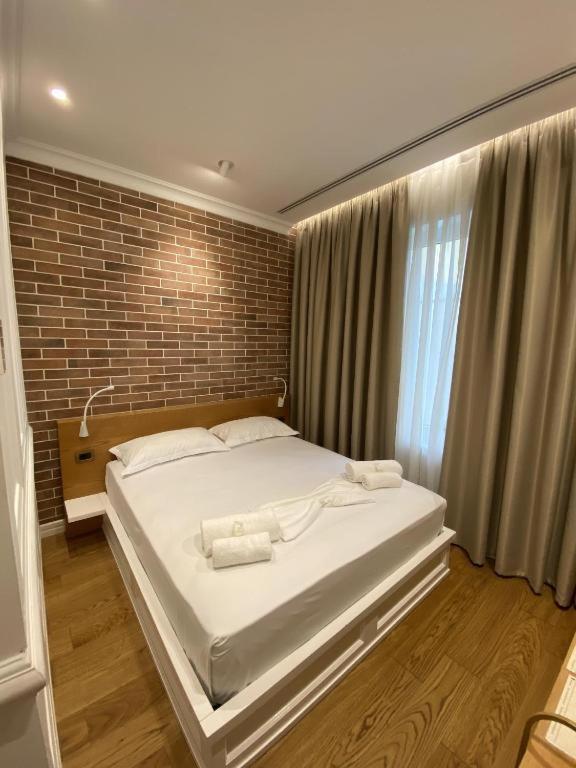 Crown Boutique Hotel ドゥラス エクステリア 写真