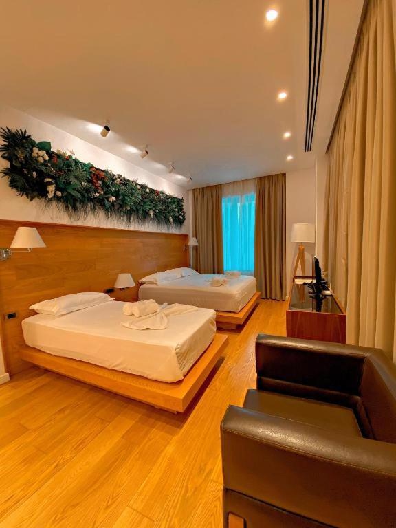 Crown Boutique Hotel ドゥラス エクステリア 写真
