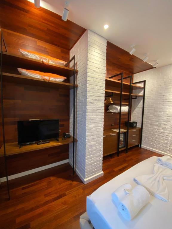 Crown Boutique Hotel ドゥラス エクステリア 写真