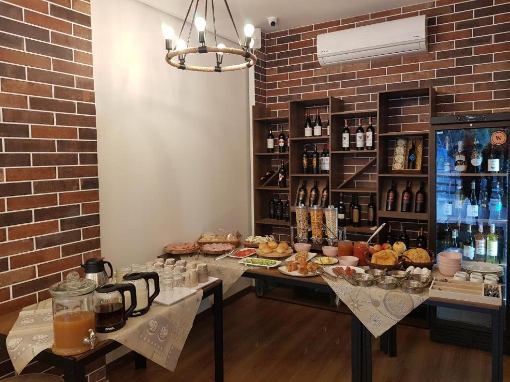 Crown Boutique Hotel ドゥラス エクステリア 写真